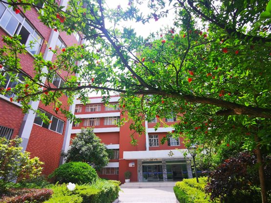 C:\Users\qj2z149\Desktop\二中校園照片\公眾號(hào)圖片\21.jpg