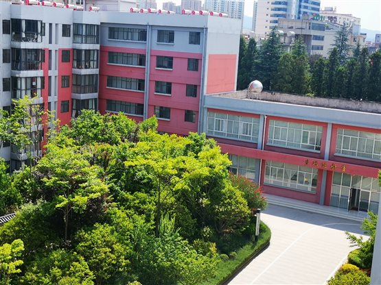 C:\Users\qj2z149\Desktop\二中校園照片\公眾號(hào)圖片\8.jpg