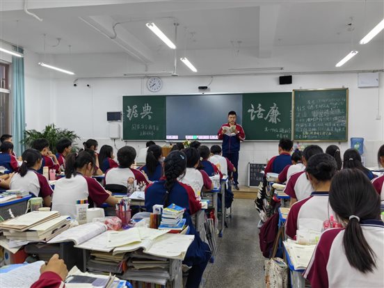 4班陳武鋆海領(lǐng)學(xué)照片
