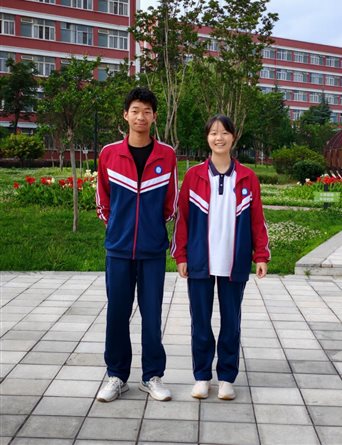 顏琛厶、王思冉